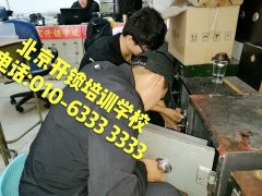 白虎护士逼逼被大吊操"
